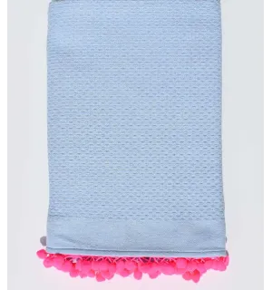 Toalla de playa nido de abeja azul claro con pompones rosa neón Fouta Tunisia - 1