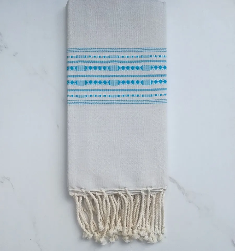 Fouta thalasso gris bleu clair avec motifs azur 