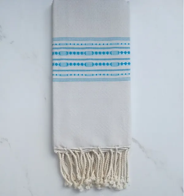 Fouta thalasso gris bleu clair avec motifs azur 