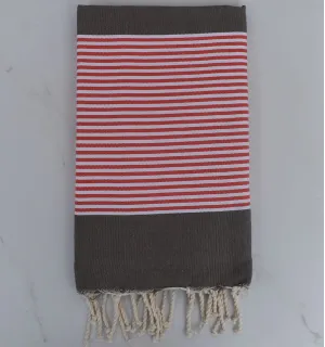 Fouta plate taupe foncé rayée rouge anglais et bleu 