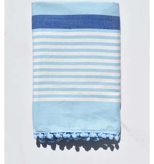 Fouta blanc sale, bleu et azurin avec pompons 