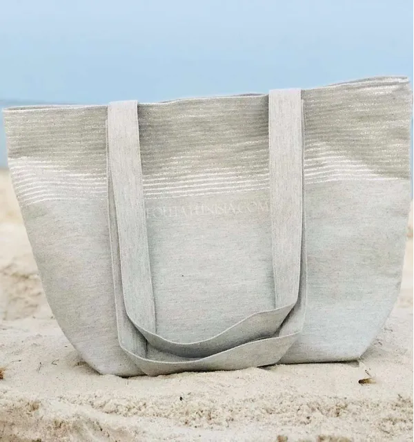 bolsa de playa Toalla de playa color gris claro con lurex plata  - 3